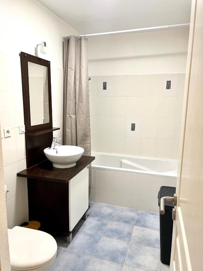 Lrx-0049 - Appartement Avec Exterieur Aytré Extérieur photo
